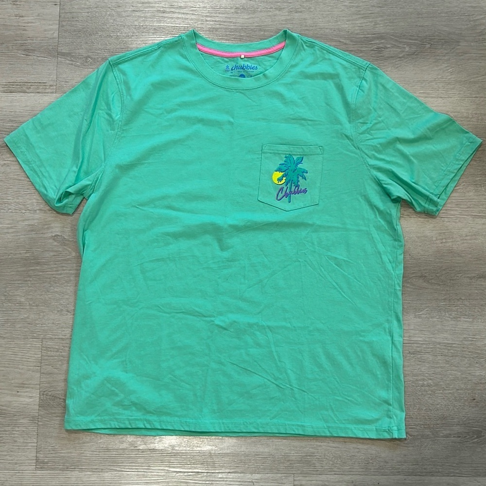 Chubbies men’s chest pocket short sleeve tee “skys out thighs out”